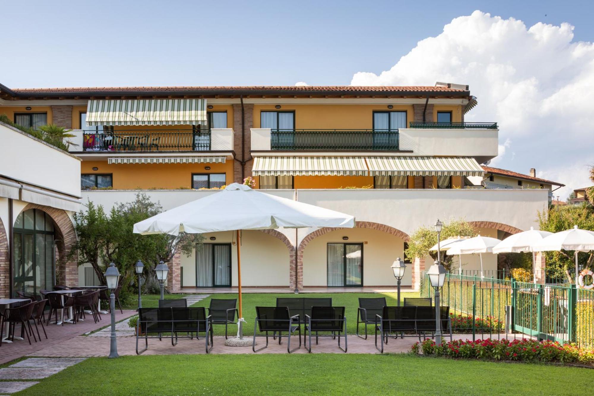 Le Terrazze Sul Lago Hotel & Residence Padenghe sul Garda Exterior photo