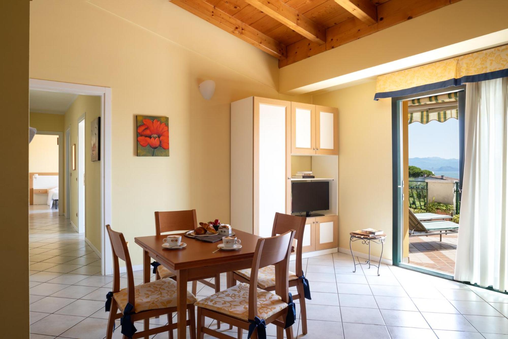 Le Terrazze Sul Lago Hotel & Residence Padenghe sul Garda Exterior photo